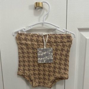 Kate Quinn retro bloomer